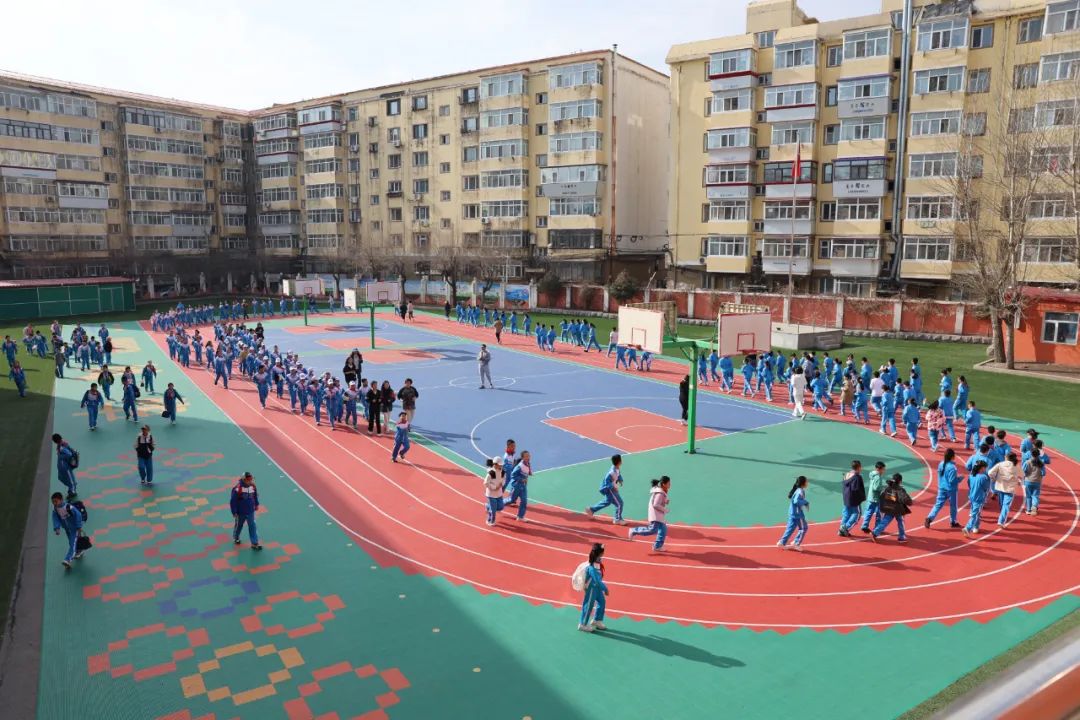 【风华小学·体育】日出晨晓齐奔跑 少年跃动梦燃烧 第6张