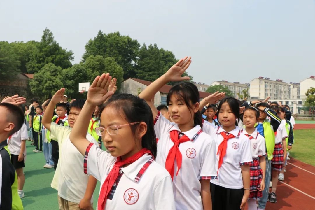 【雏鹰展翅】永明小学、齐山小学第十三周升旗仪式 第27张