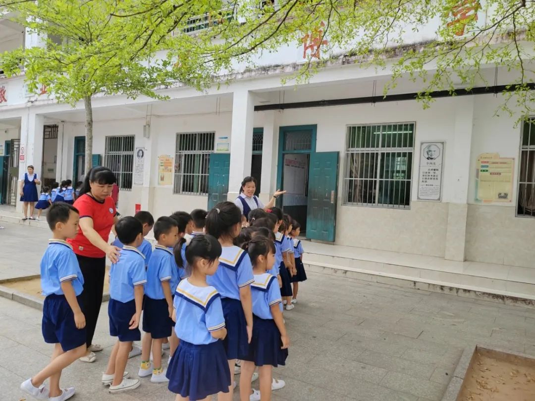 初探小学  礼遇成长——光坡镇中心幼儿园幼小衔接系列活动(二)之参观小学 第30张