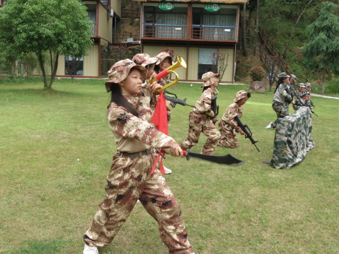 英山毕昇小学500多名师生到四季花海开展研学实践 第12张