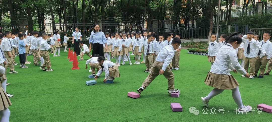 参观小学初体验,幼小衔接零距离——嵩南幼儿园大班幼儿走进电报路教育集团何其芳小学 第10张