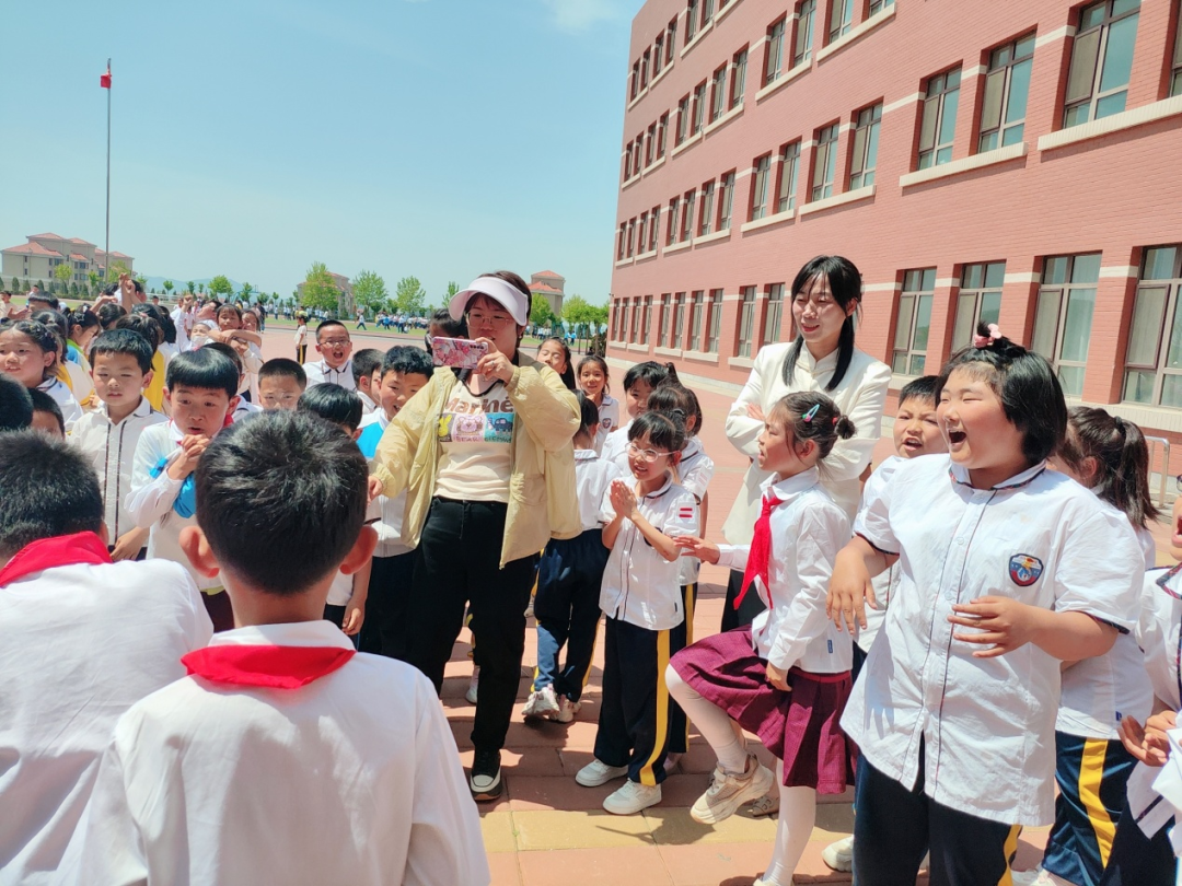 巧手抚锦衣  剥蒜砺心志---石河小学第五届劳动技能大赛二年级分会场 第23张