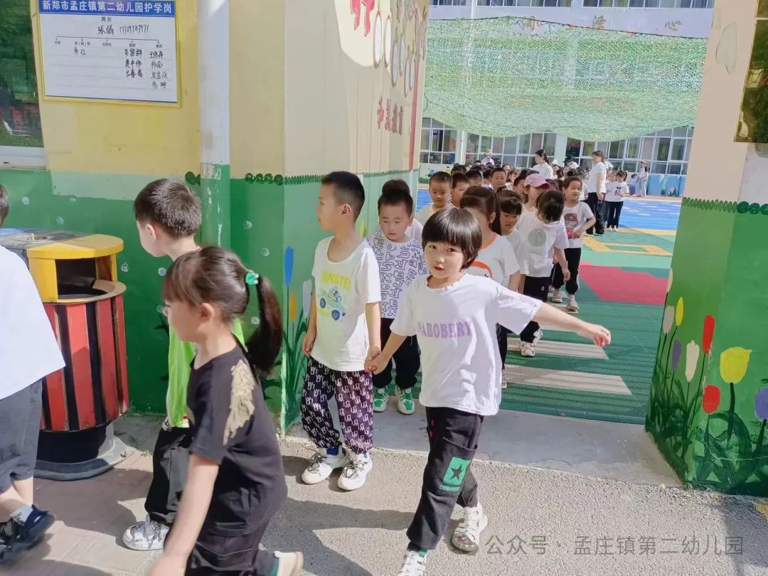 【幼小衔接】小学初体验 衔接促成长 ---新郑市孟庄镇第二幼儿园幼小衔接之大班幼儿参观小学活动 第8张