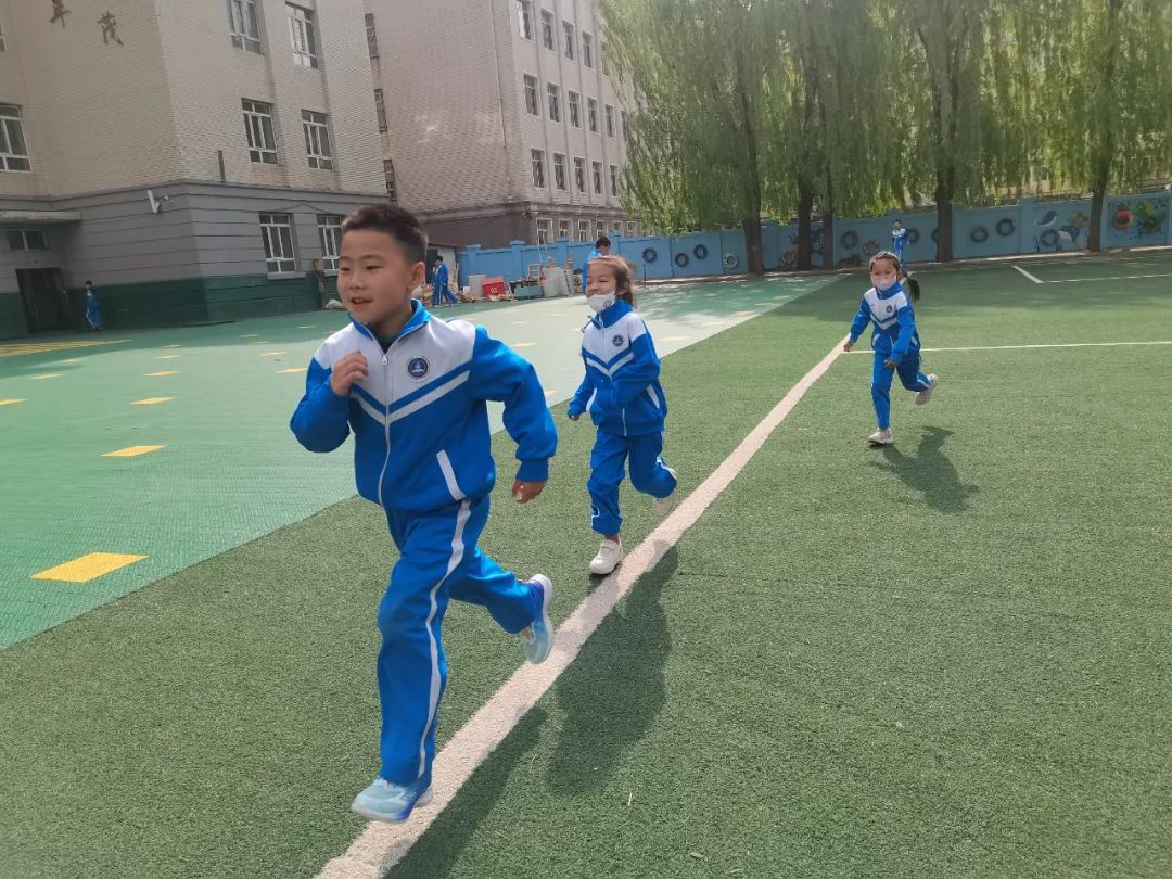 【风华小学·体育】日出晨晓齐奔跑 少年跃动梦燃烧 第10张