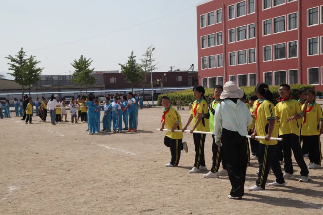 曹庄小学召开第五届阳光体育运动会----“健康育人 趣享运动” 第87张