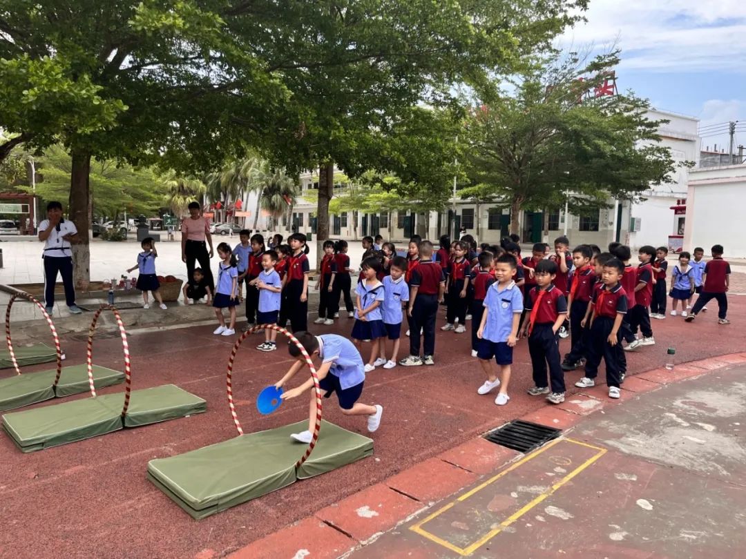 初探小学  礼遇成长——光坡镇中心幼儿园幼小衔接系列活动(二)之参观小学 第67张