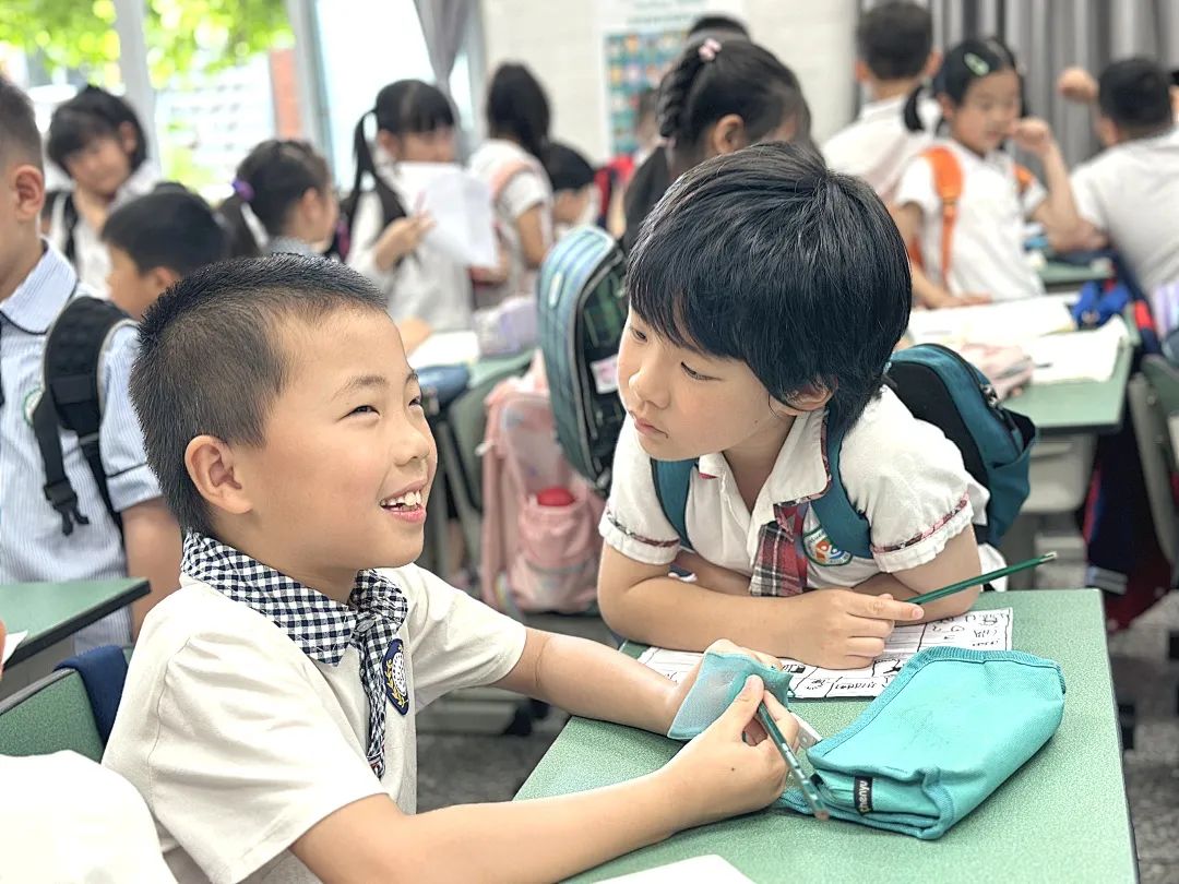 【奇乐睿幼儿园】——“初探小学·礼遇成长”大班组参观小学活动 第65张