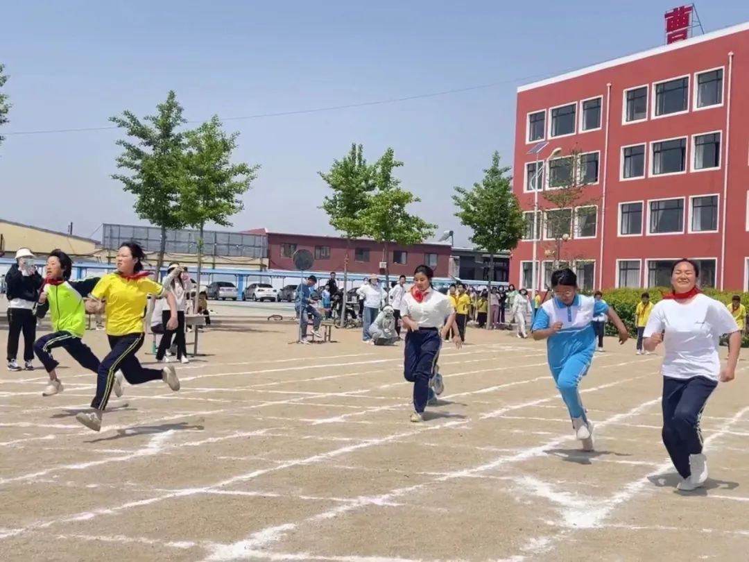 曹庄小学召开第五届阳光体育运动会----“健康育人 趣享运动” 第85张