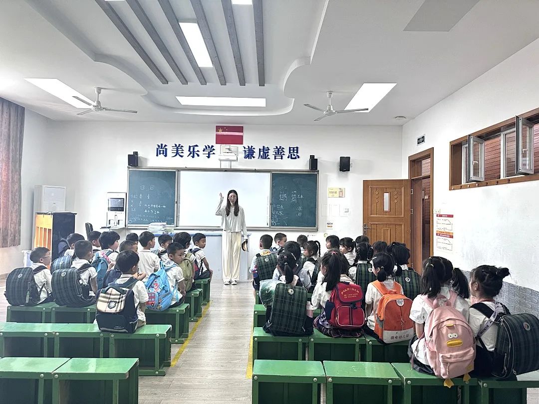 【奇乐睿幼儿园】——“初探小学·礼遇成长”大班组参观小学活动 第45张