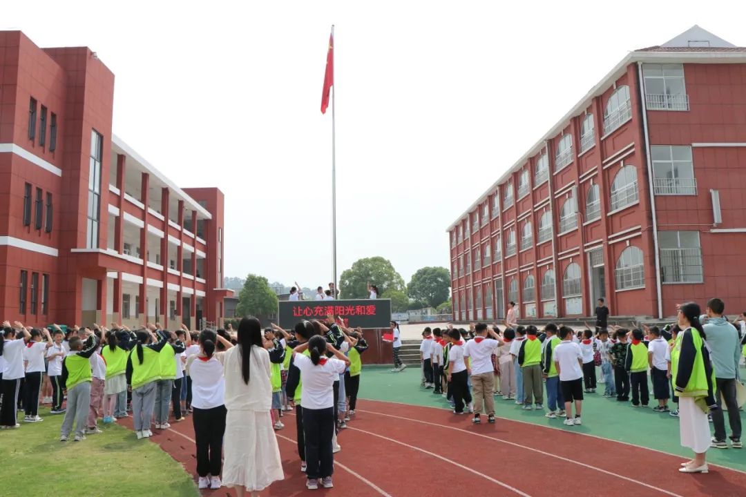 【雏鹰展翅】永明小学、齐山小学第十三周升旗仪式 第26张