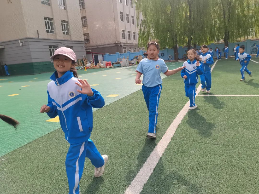 【风华小学·体育】日出晨晓齐奔跑 少年跃动梦燃烧 第9张