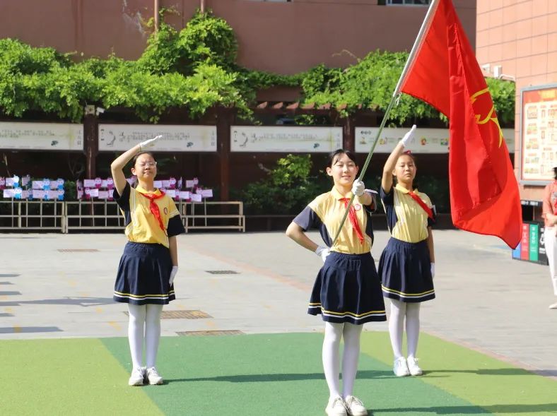 校园动态|红领巾爱祖国——莲湖区龙首村小学举行一年级入队仪式 第2张