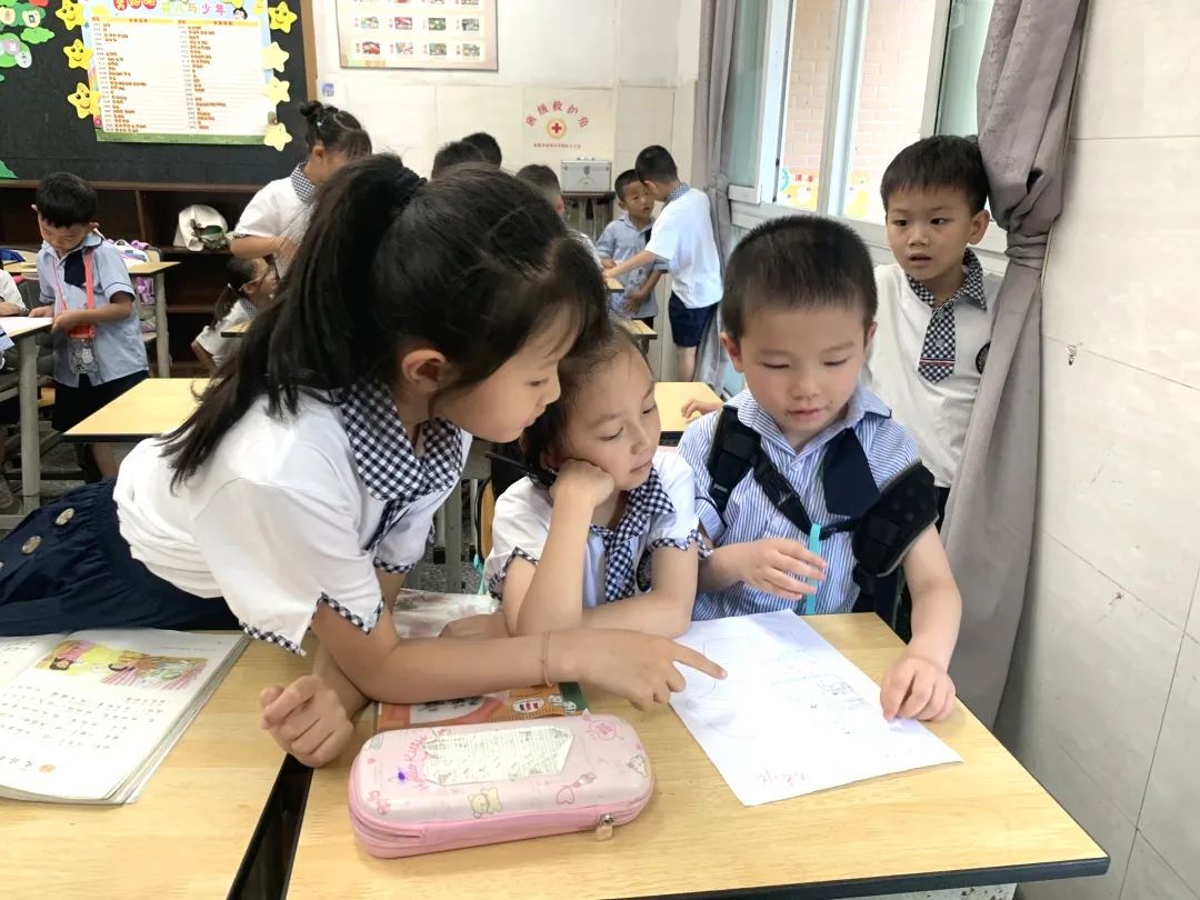 【奇乐睿幼儿园】——“初探小学·礼遇成长”大班组参观小学活动 第56张