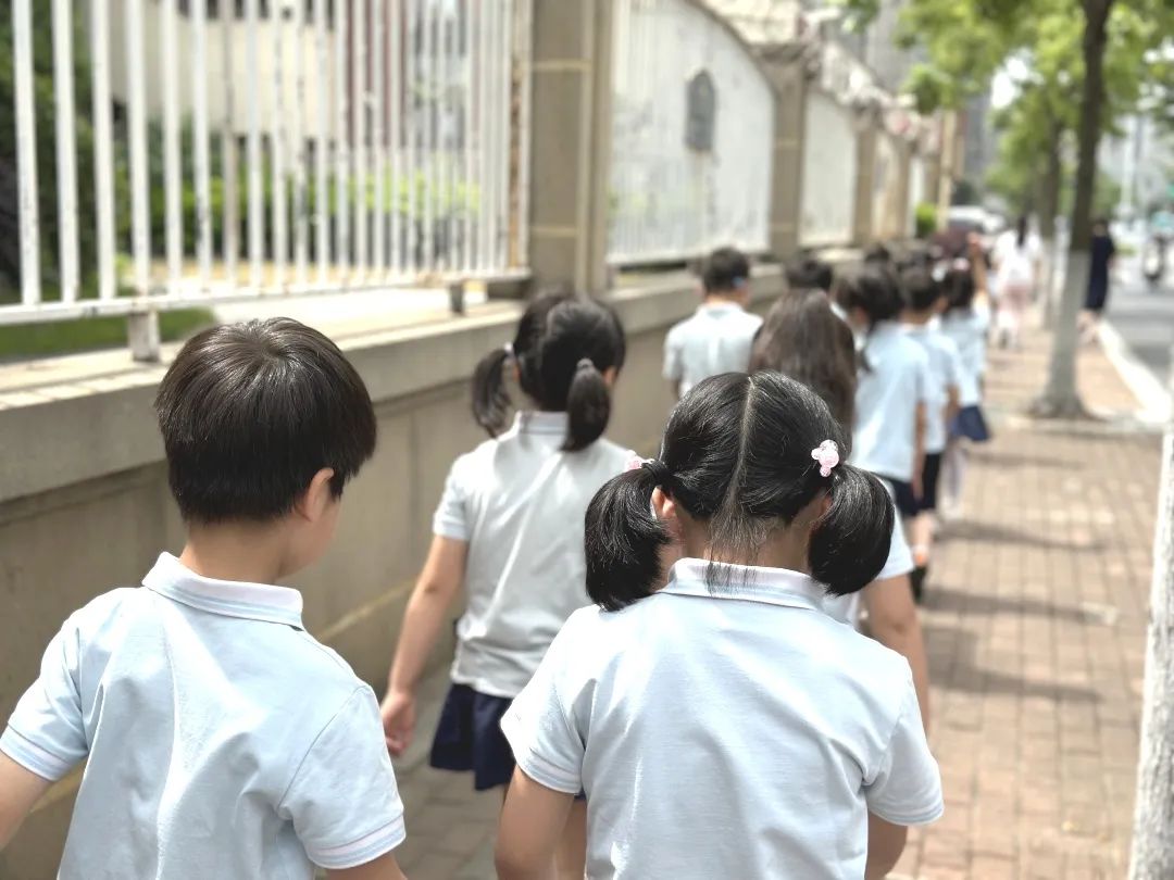 “趣”探小学,梦想启航——红苹果实验幼儿园大班参观小学活动 第51张