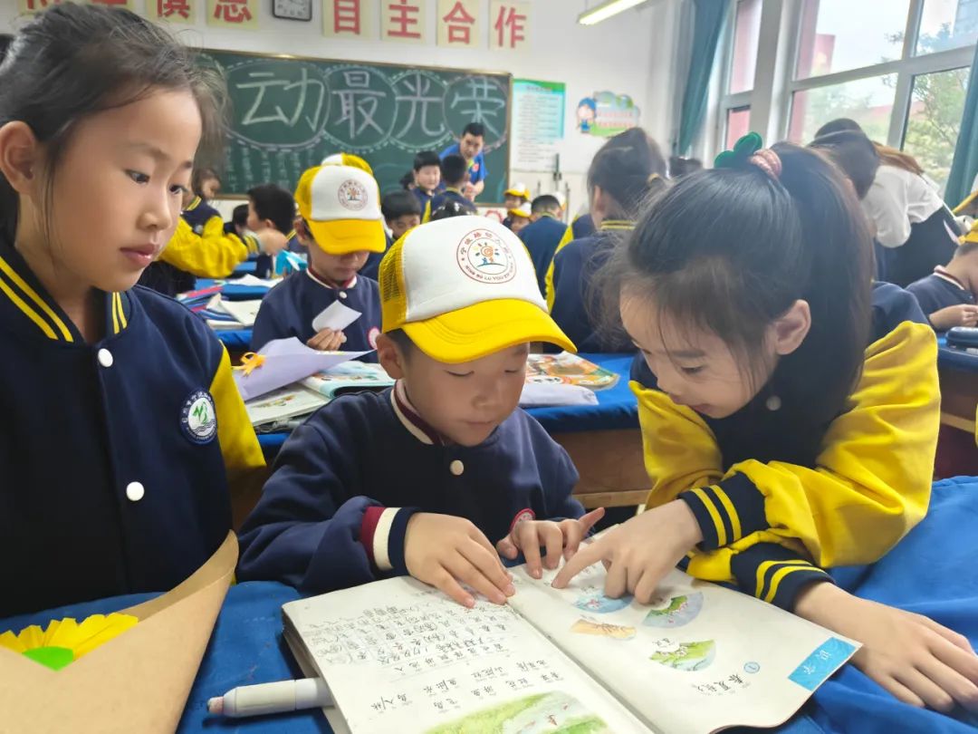 初夏“探”小学,一起“趣”成长 ——宁波路学校迎接宁波路幼儿园小朋友到校参观 第33张