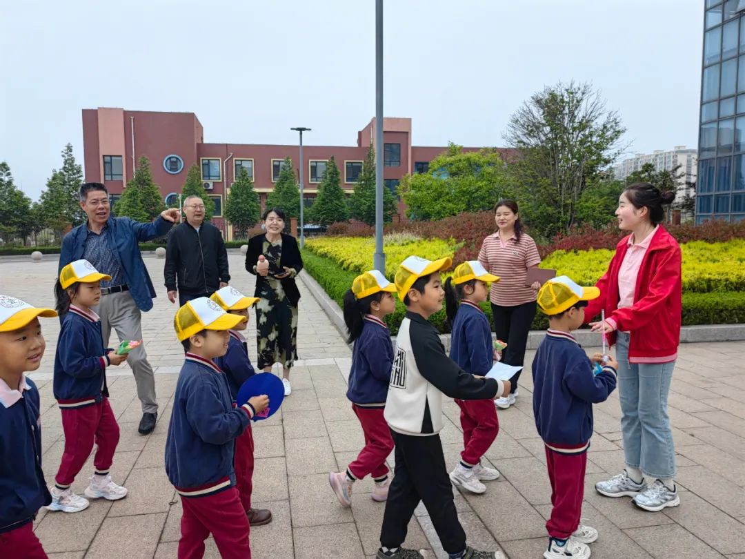 初夏“探”小学,一起“趣”成长 ——宁波路学校迎接宁波路幼儿园小朋友到校参观 第11张