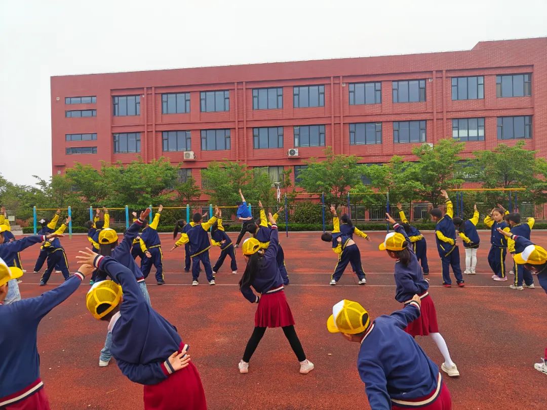 初夏“探”小学,一起“趣”成长 ——宁波路学校迎接宁波路幼儿园小朋友到校参观 第41张