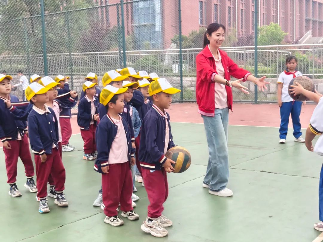 初夏“探”小学,一起“趣”成长 ——宁波路学校迎接宁波路幼儿园小朋友到校参观 第45张