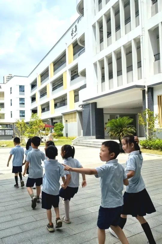 “趣”探小学,梦想启航——红苹果实验幼儿园大班参观小学活动 第55张