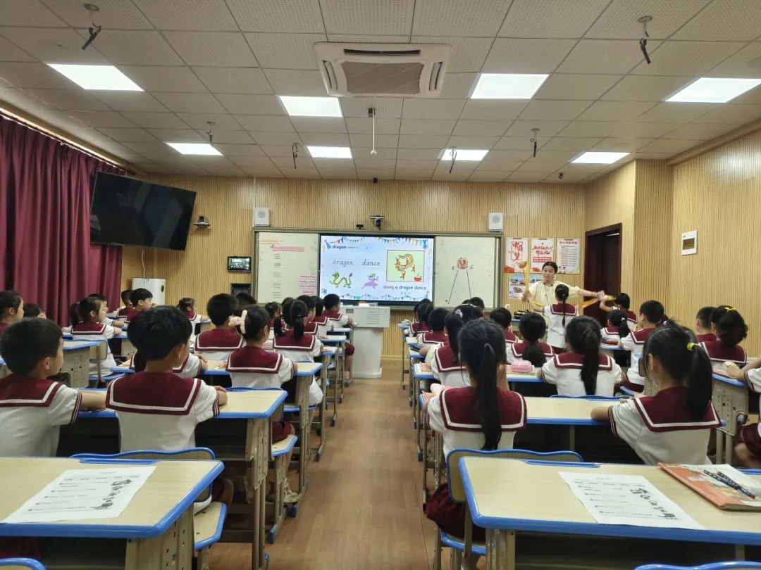 【中隐小学 · 教育教学】以赛促教,赋能成长,启航新征程——中隐小学承办秀峰区英语学科第三届英语“启秀教师”大赛 第2张