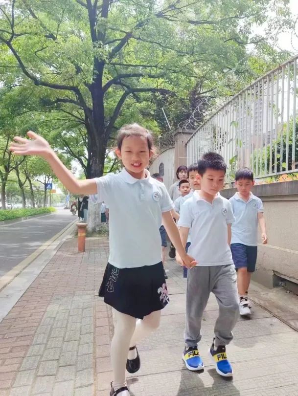 “趣”探小学,梦想启航——红苹果实验幼儿园大班参观小学活动 第49张