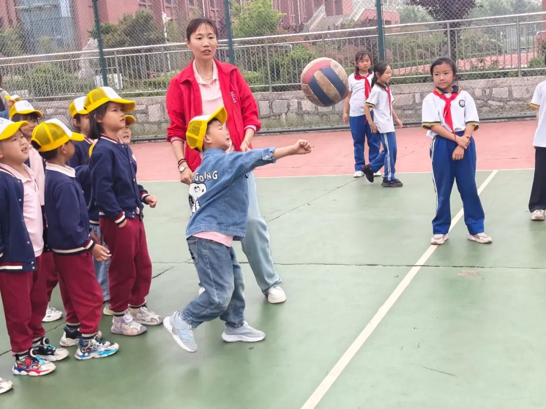 初夏“探”小学,一起“趣”成长 ——宁波路学校迎接宁波路幼儿园小朋友到校参观 第47张