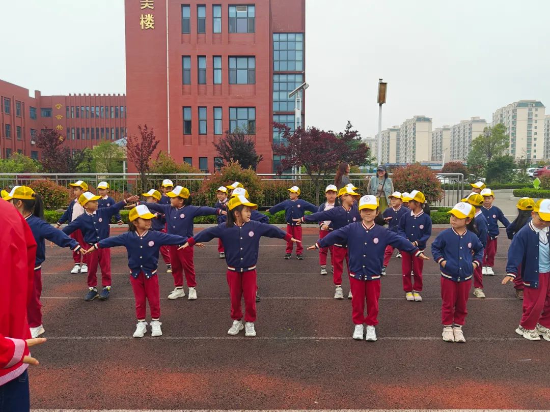 初夏“探”小学,一起“趣”成长 ——宁波路学校迎接宁波路幼儿园小朋友到校参观 第44张