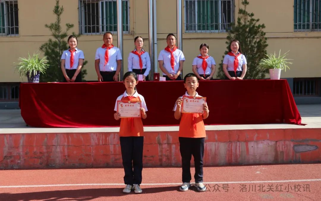 红军小学 | 红领巾爱祖国 争做新时代好队员——洛川北关红军小学一年级分批入队仪式 第43张