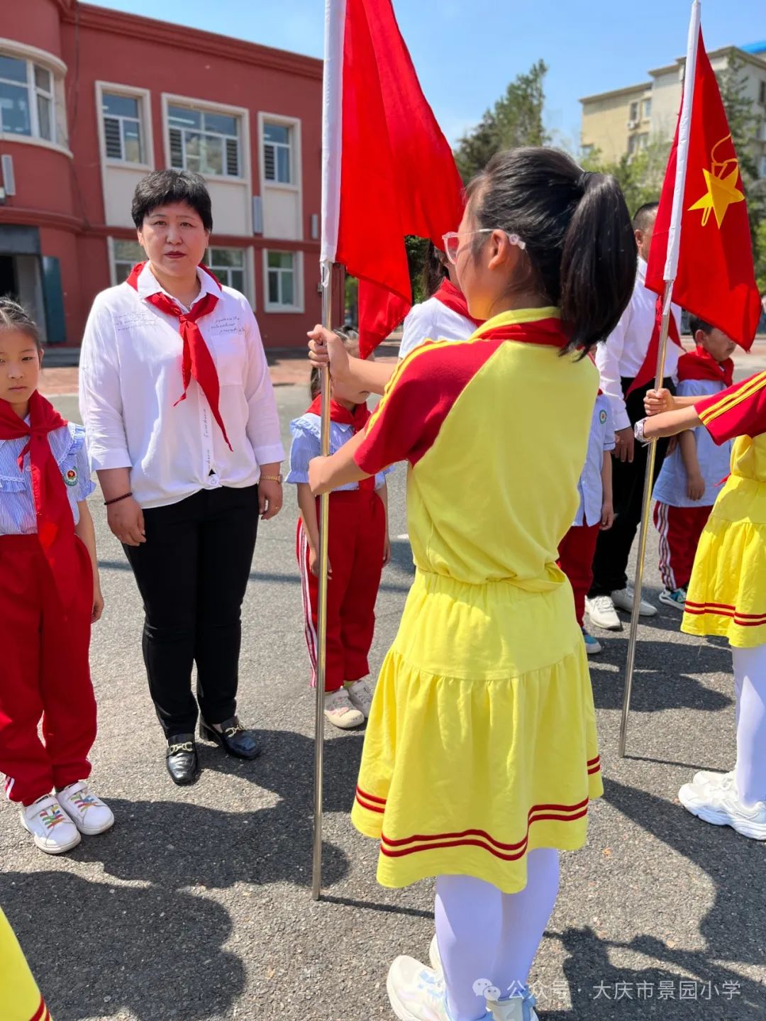 红领巾  爱祖国——景园小学举行新队员入队仪式 第17张