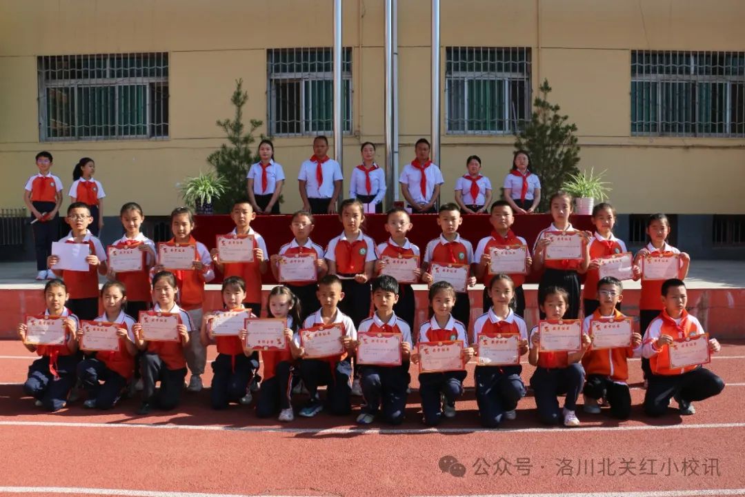 红军小学 | 红领巾爱祖国 争做新时代好队员——洛川北关红军小学一年级分批入队仪式 第47张