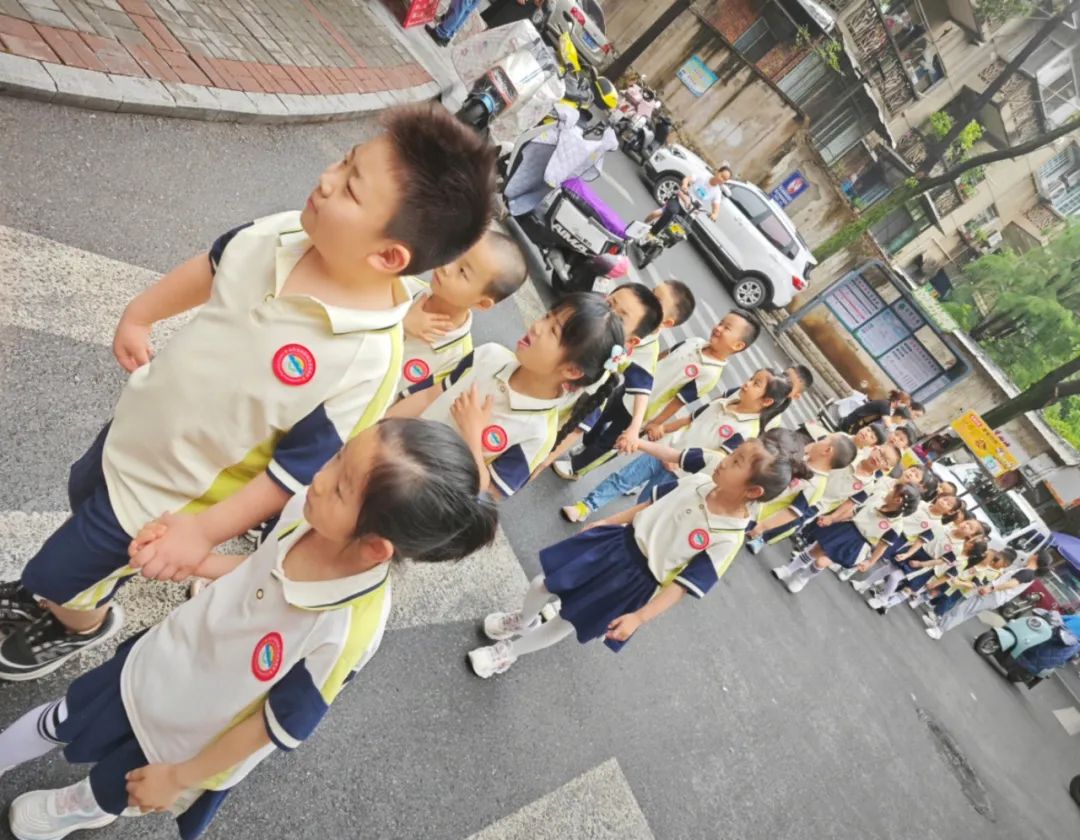 【市府·动态】赴成长之约 启小学之旅—安庆市政府机关幼儿园宜园园区 大班组开展参观小学活动 第6张