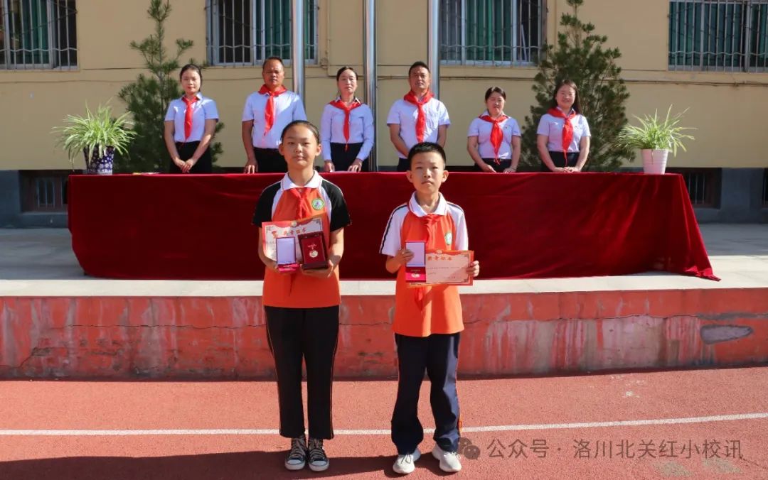 红军小学 | 红领巾爱祖国 争做新时代好队员——洛川北关红军小学一年级分批入队仪式 第42张