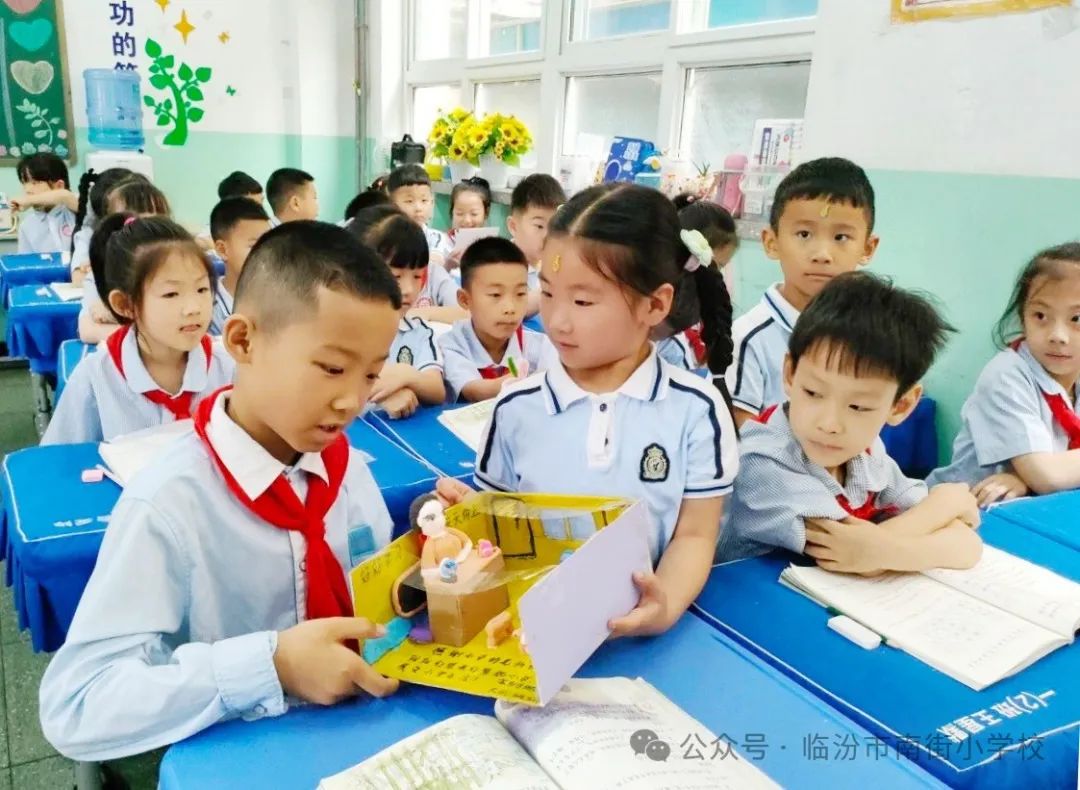 南街小学“同唱一首歌 共抒家校情”第三届校园艺术节系列活动——红领巾 爱祖国一年级入队仪式专场纪实 第27张