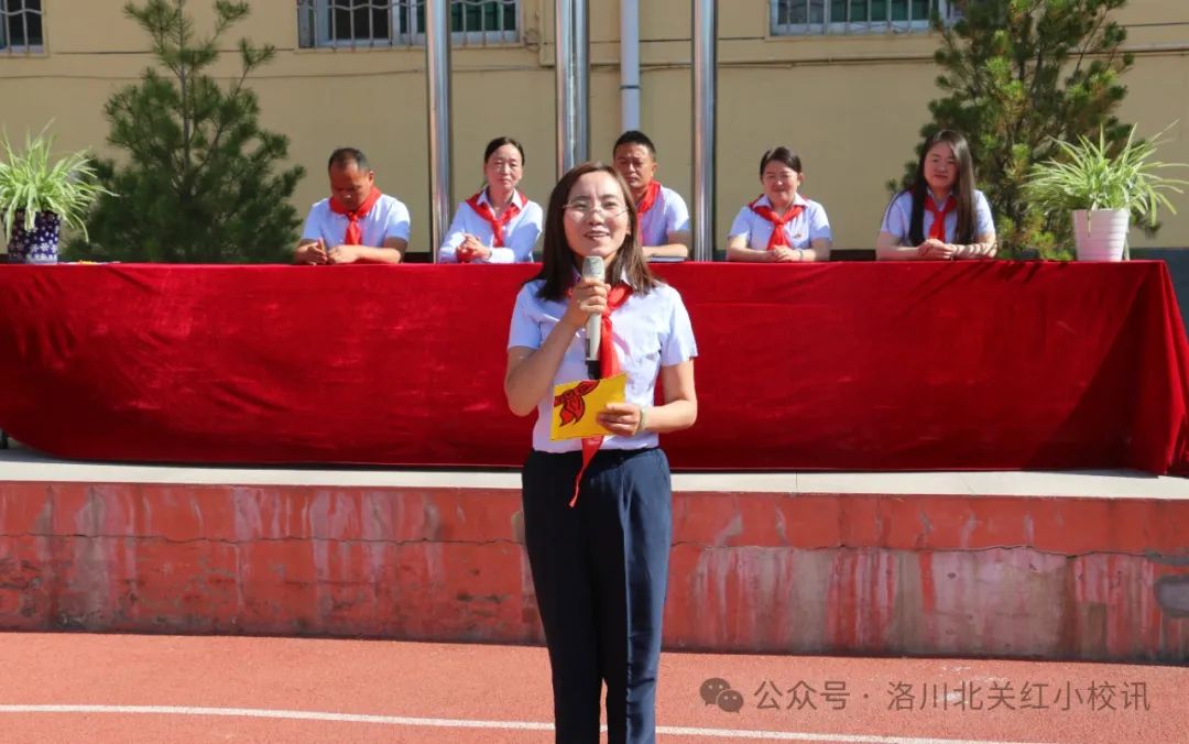 红军小学 | 红领巾爱祖国 争做新时代好队员——洛川北关红军小学一年级分批入队仪式 第30张