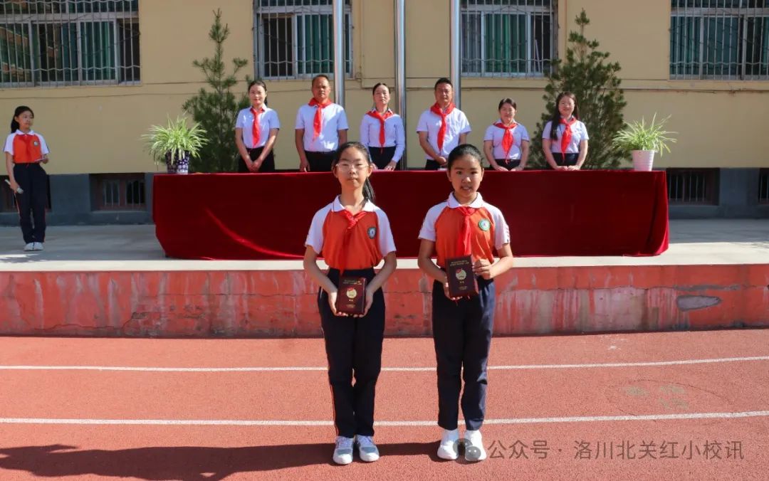 红军小学 | 红领巾爱祖国 争做新时代好队员——洛川北关红军小学一年级分批入队仪式 第40张