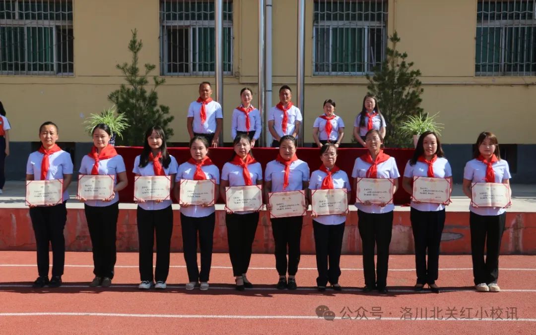 红军小学 | 红领巾爱祖国 争做新时代好队员——洛川北关红军小学一年级分批入队仪式 第27张