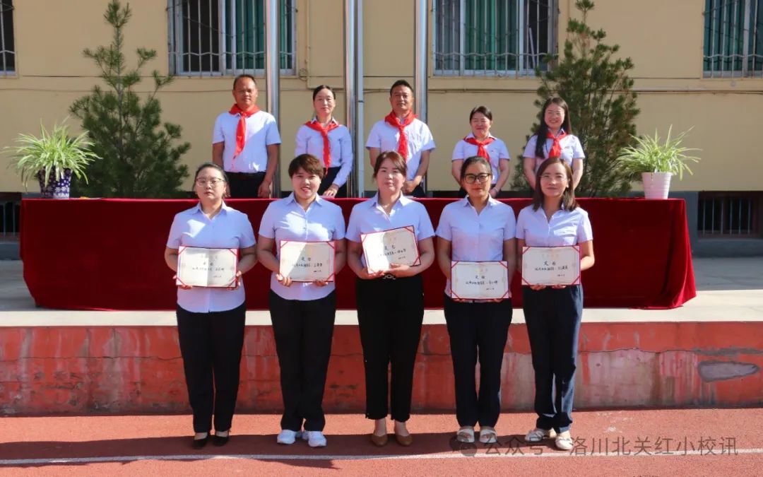 红军小学 | 红领巾爱祖国 争做新时代好队员——洛川北关红军小学一年级分批入队仪式 第50张