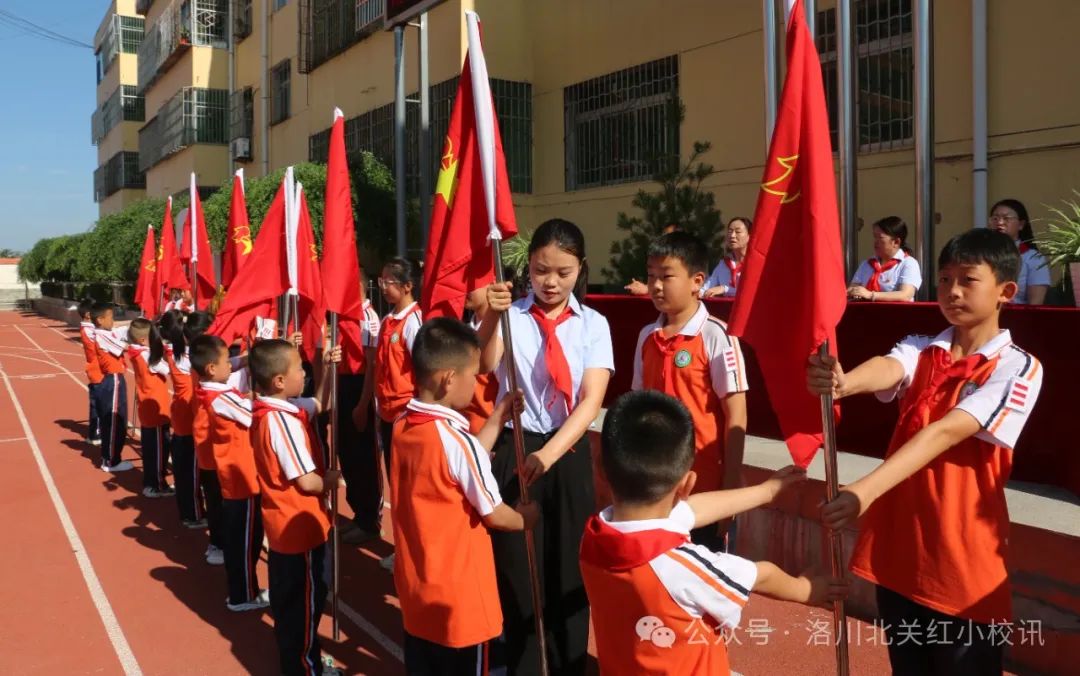 红军小学 | 红领巾爱祖国 争做新时代好队员——洛川北关红军小学一年级分批入队仪式 第23张