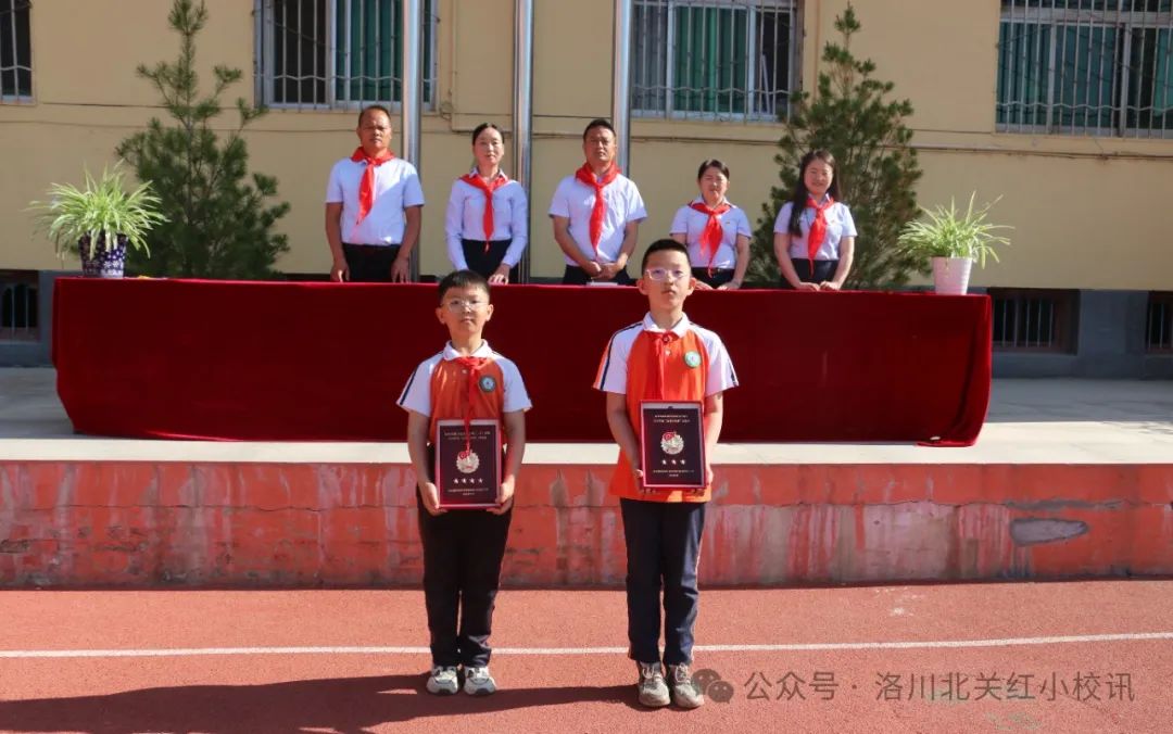 红军小学 | 红领巾爱祖国 争做新时代好队员——洛川北关红军小学一年级分批入队仪式 第41张