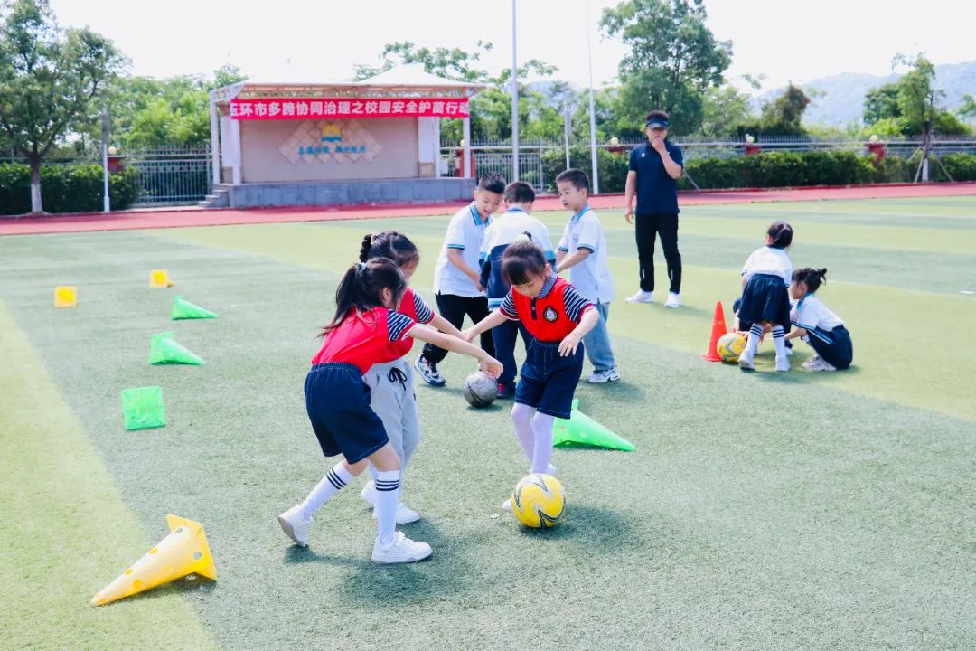 探秘小学 筑梦成长|玉环市红蜻蜓幼儿园到我校参观体验 第8张