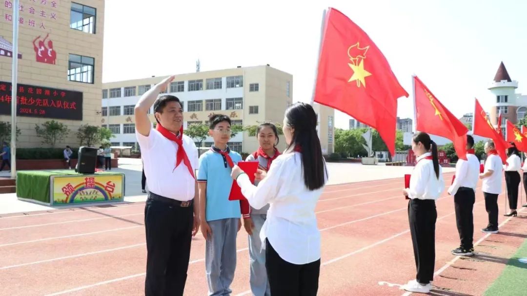 定远县花园湖小学举行一年级新生入队仪式 第11张