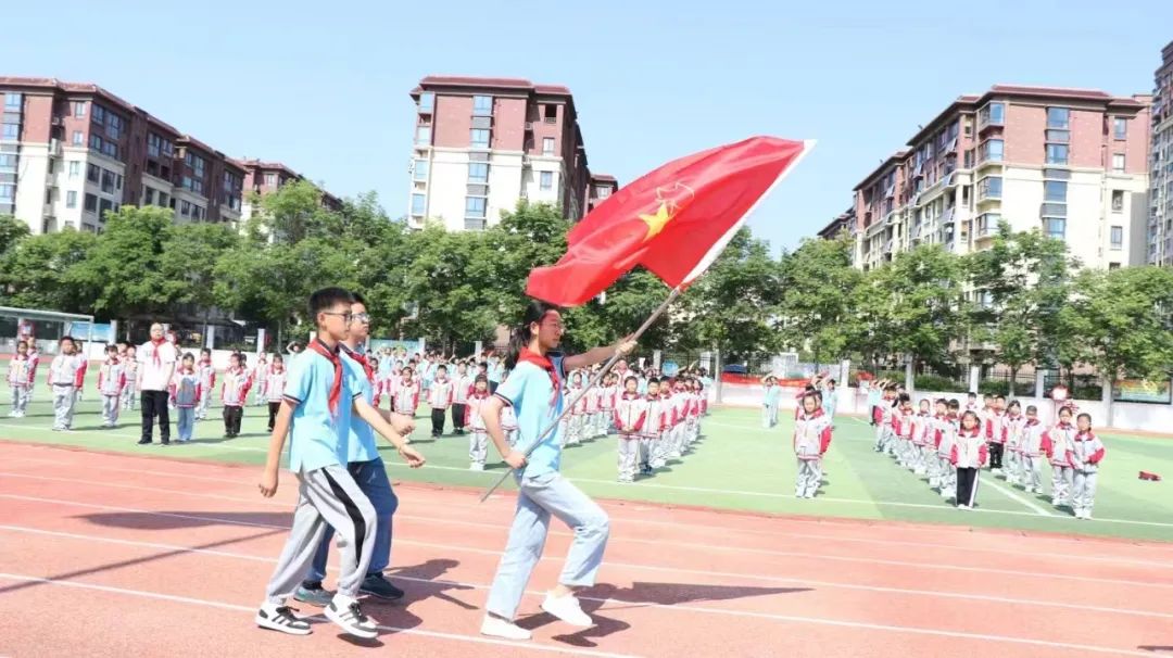 定远县花园湖小学举行一年级新生入队仪式 第6张