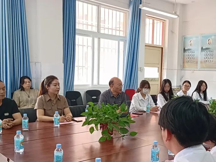 我校原阳校区与原阳县原兴街道白庙小学联合举行“大学生社会实践基地”揭牌签约仪式 第6张