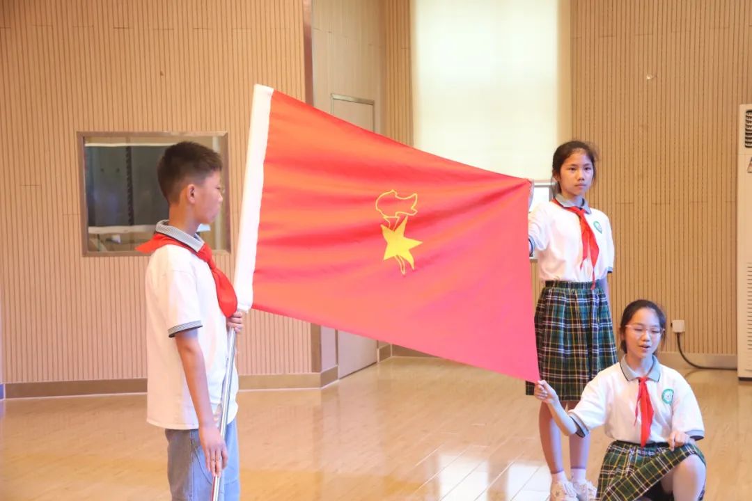 【珠江小学 少先队活动】红领巾爱祖国——浦口区珠江小学第一批少先队员入队仪式 第23张