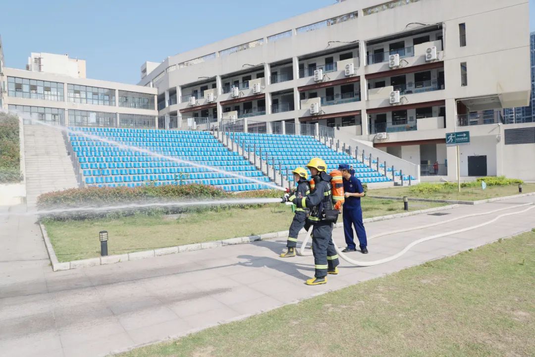 人人讲安全 个个会应急——金银湖第二小学(马池小学)应急消防演练 第17张