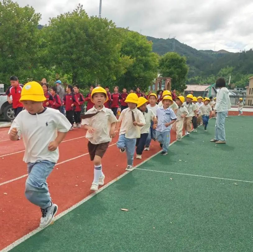 【时光长廊】 “趣”探小学, “幼”见成长 | 记泰顺县三魁镇第二幼儿园2023学年第二学期大班参观小学活动 第67张