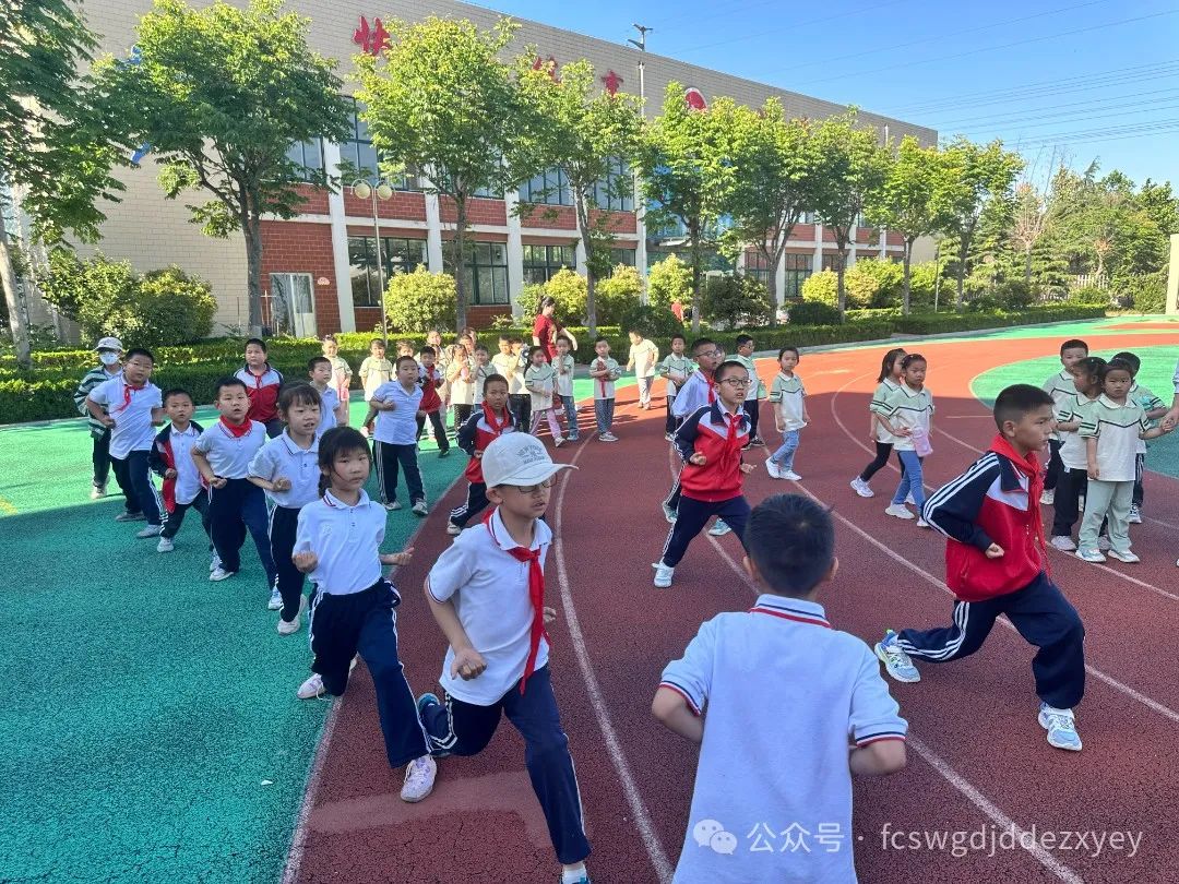 【小学初体验,衔接共成长】王瓜店街道第二中心幼儿园开展“守护育幼底线,成就美好童年”幼小衔接活动 第78张