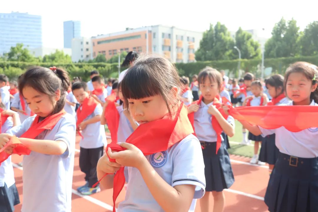 滨河第一小学开展“红领巾 爱祖国”一年级入队仪式 第3张