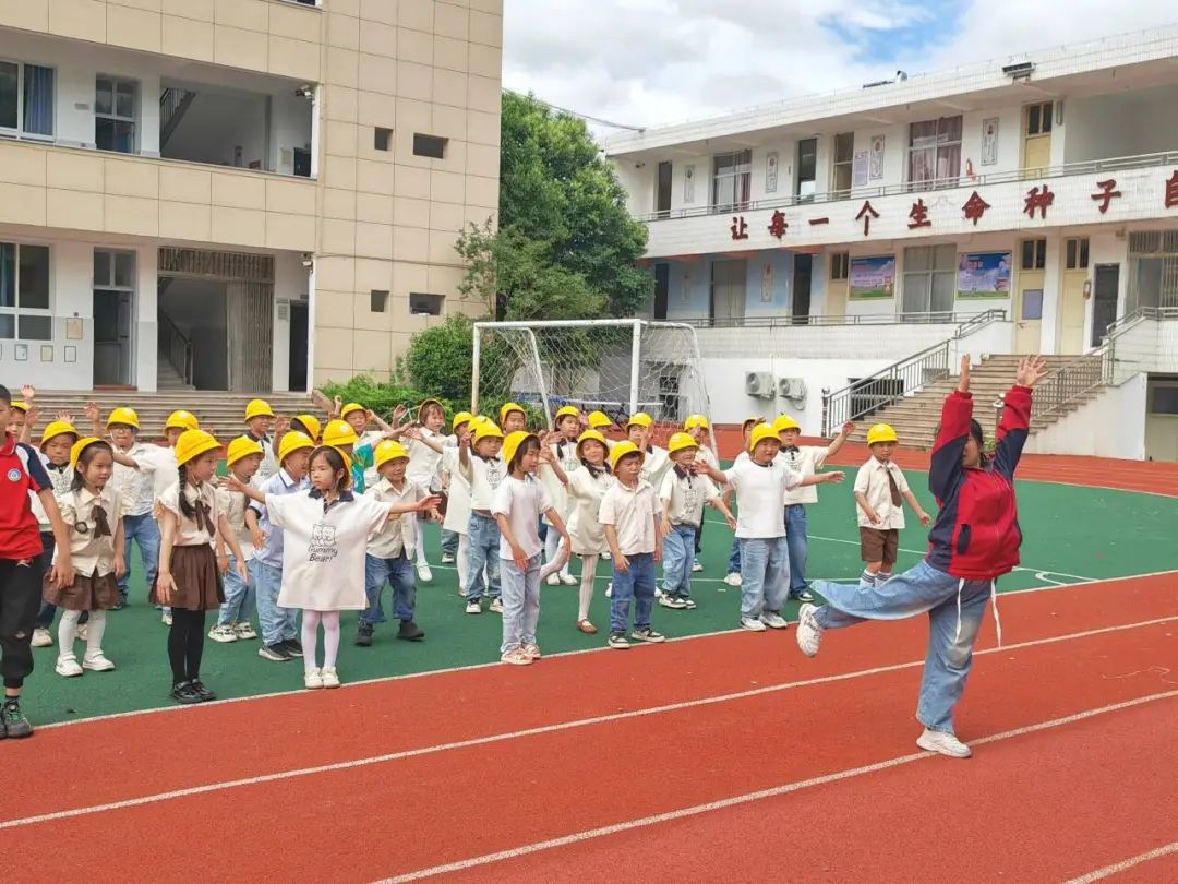 【时光长廊】 “趣”探小学, “幼”见成长 | 记泰顺县三魁镇第二幼儿园2023学年第二学期大班参观小学活动 第75张