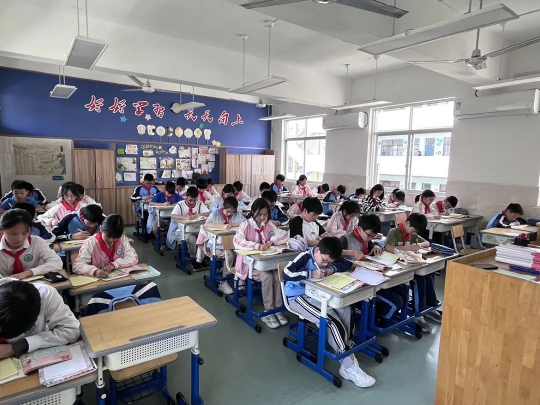 启明城东|城东小学举行三至六年级英语书写比赛 第16张